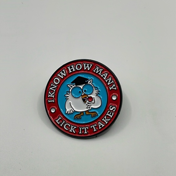 I know how many licks it takes enamel pin - Picture 1 of 2